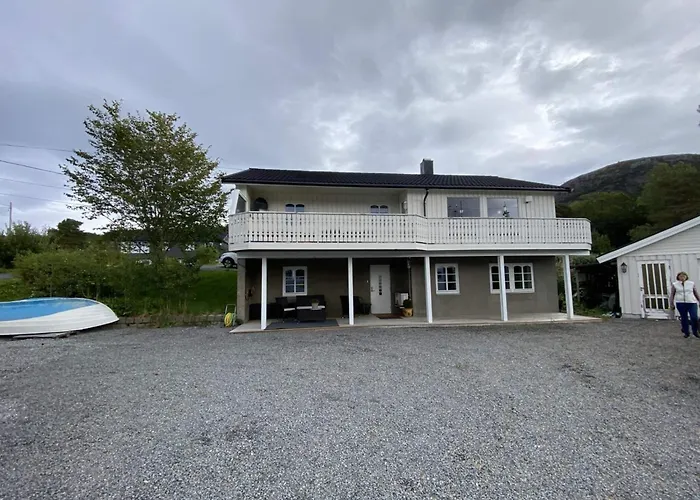 5 Person In Flatanger Vik (Nord-Trondelag)