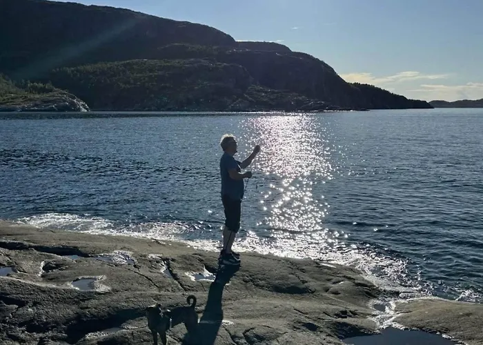 5 Person In Flatanger Vik (Nord-Trondelag)