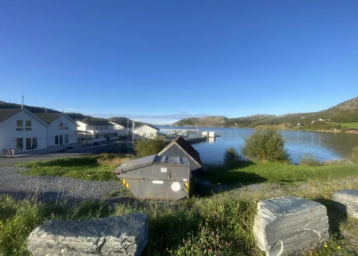5 Person In Flatanger Vik (Nord-Trondelag)