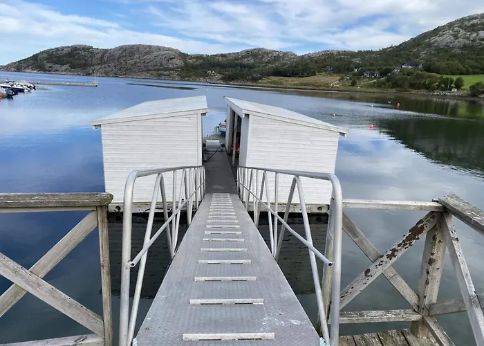 5 Person In Flatanger Daire Vik (Nord-Trondelag)